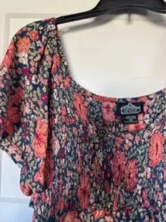 Floral Women's Top - Picture 2 of 4